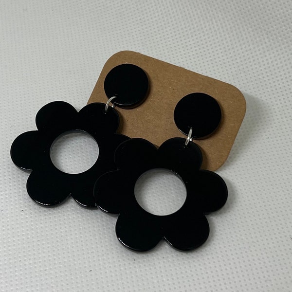 Groovy Retro Floral Earrings, Vintage-Inspired Black Floral Earrings - Retro 70s Style Jewelry for a Fashionable Statement,Black Daisy