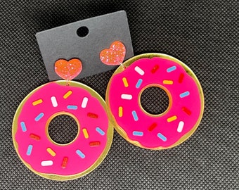 Donut Shaped Earrings, Pink Donut Earrings, Donut Lover Earrings, Sweet Earrings, sweet gift idea, gift for donut lover, donut drop earrings