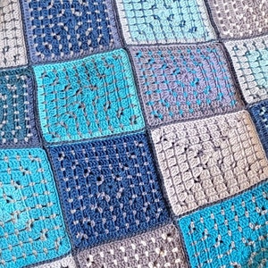 4 sizes! Easy tutorial by Published Designer. Try it in any color of the rainbow. THIS is a PATTERN only.