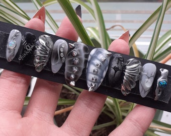 Aura cyber punk - futuristic - spiked 3D nails - silver chrome - black white - gothic alternative alt nails - gel press on nails