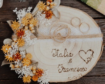 Customizable wedding ring holders with wooden base