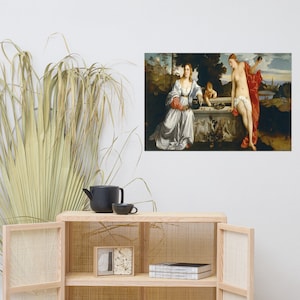 Op de afbeelding: Een schilderij dat drie figuren in een landschap toont. Een vrouw in een witte jurk staat naast een stenen fontein, terwijl een andere vrouw in een rode jurk achter haar staat. Een klein kind zit op de fontein en houdt een kom vast.