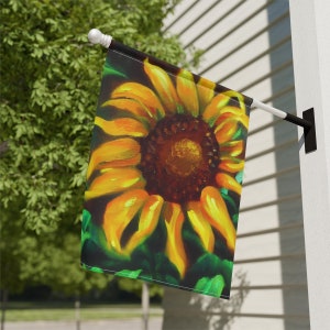 Puede incluir: Un girasol amarillo con un centro marrón está pintado sobre un fondo verde. El girasol se representa en un estilo realista con pinceladas visibles. La imagen es adecuada para usar como bandera de jardín.
