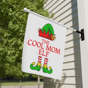 Den coola mamma-älvflaggan, julhusflagga, rolig trädgårdsflagga, välkomstflagga, julälvflagga, coola mammapresenter, rolig älvdekoration, mammaflagga