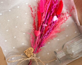 Mini valentines bouquet, galentines dried flowers, hot pink and red flowers, bunch of dried valentine flowers with cute message