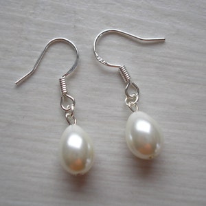 Einfache zierliche Teardrop-Perlenohrringe an 925er Sterlingsilber-Haken für Frauen-Blumenmädchen Bräute Brautjungfern-Hochzeits-Abschlussballs