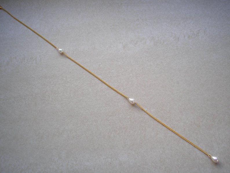 Very Dainty Teardrop Pearl Clip On Backdrop Attachment for a Necklace, Bridal Backdrop for Low Back or Backless Dress Ivory Cream / Gold