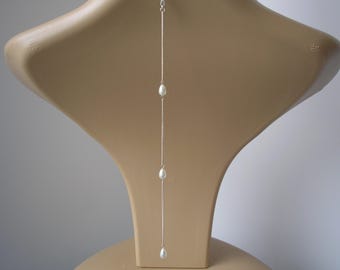 Very Dainty Teardrop Pearl Clip On Backdrop Attachment for a Necklace, Bridal Backdrop for Low Back or Backless Dress