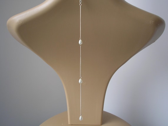Very Dainty Teardrop Pearl Clip On Backdrop Attachment for a Necklace, Bridal Backdrop for Low Back or Backless Dress