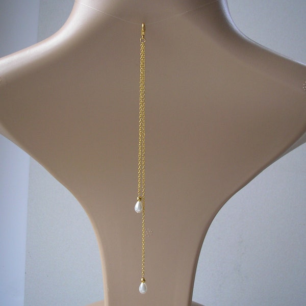 Very Dainty Teardrop Pearl Clip-on Backdrop Attachment for a Necklace, Bridal Backdrop for Low Back or Backless Dress