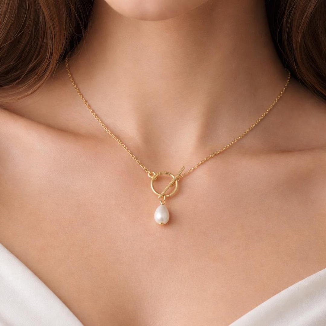 Front Fastening T-bar Toggle Clasp Necklace With a Teardrop Pearl