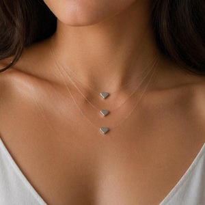 Dainty Three-String drijvende ketting met kleine harten, minimalistisch gelaagd met meerdere strengen