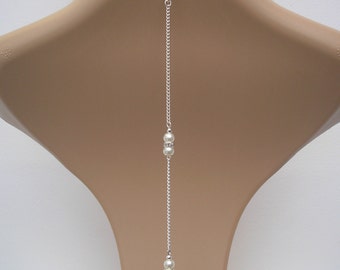 Attache de fond à clip pour un collier, faite main à l'aide de perles et de strass sur une chaîne en argent ou en plaqué or