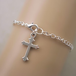 以下が含まれることがあります： 白い文字で「Welcome to our home」と書かれた素朴な木製の看板。 玄関に最適な、使い古した仕上げとシンプルで魅力的なデザインが特徴です。