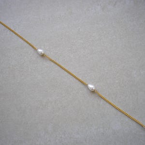 Very Dainty Teardrop Pearl Clip On Backdrop Attachment for a Necklace, Bridal Backdrop for Low Back or Backless Dress White / Gold