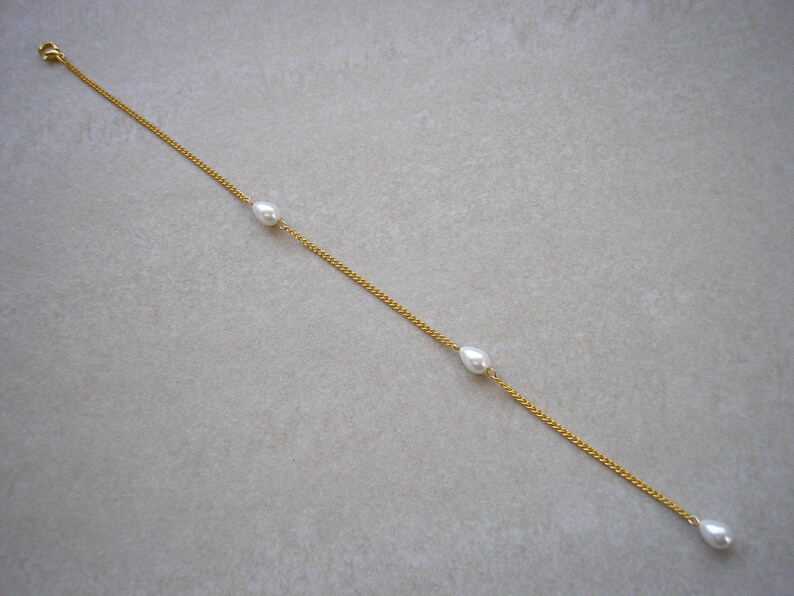 Very Dainty Teardrop Pearl Clip On Backdrop Attachment for a Necklace, Bridal Backdrop for Low Back or Backless Dress White / Gold