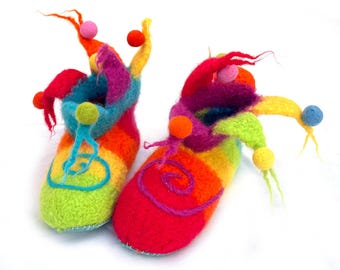 Pantofole/stivali in feltro colorati "Arlecchino" in lana vergine con punte divertenti, taglia unica. 30 con suola in cuoio: le pantofole sono divertenti!
