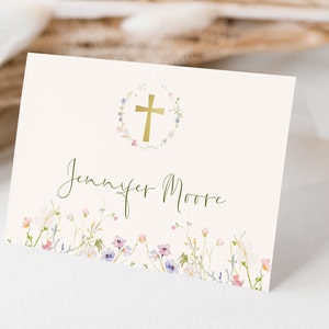 Bearbeitbare Platzkarte für die heilige Kommunion mit Wildblumen, Erstkommunion-Tischzeltvorlage, florales religiöses Tischdekor zum Ausdrucken, ECFC