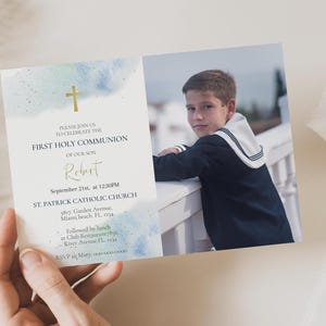Plantilla de invitación con foto para la primera comunión de un niño, invitación moderna editable para la primera comunión, invitación con foto para la comunión en acuarela azul BWFC