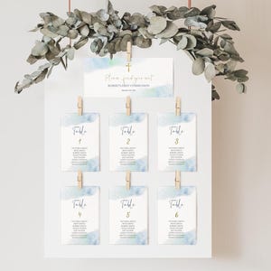 Modèle de cartes modifiable moderne pour la première communion, marque-places bleus pour la communion aquarelle, décoration de table pour la première communion garçon BWFC