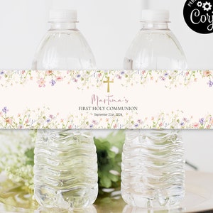Puede incluir: Etiqueta de botella de agua con un diseño floral y el texto "Martina's First Holy Communion - September 21st, 2024".