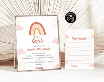 Peut inclure: Une carte rose et blanche avec un motif arc-en-ciel et le texte "Time Capsule" et "To be opened on Amanda's 18th birthday". La carte est à côté d'une carte blanche vierge avec le texte "Dear Amanda" et "With love".
