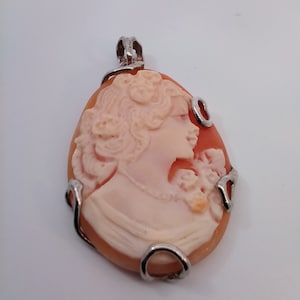 Handgeschnitzter Cameo-Anhänger, gefasst in 925er Sterlingsilber