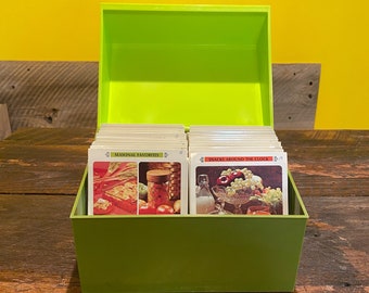 Jahrgang 1971 Betty Crocker Rezeptkartenbibliothek – Avocadogrüne Rezeptbox – komplettes Set Rezeptkarten, Index, Kartenhalter – General Mills