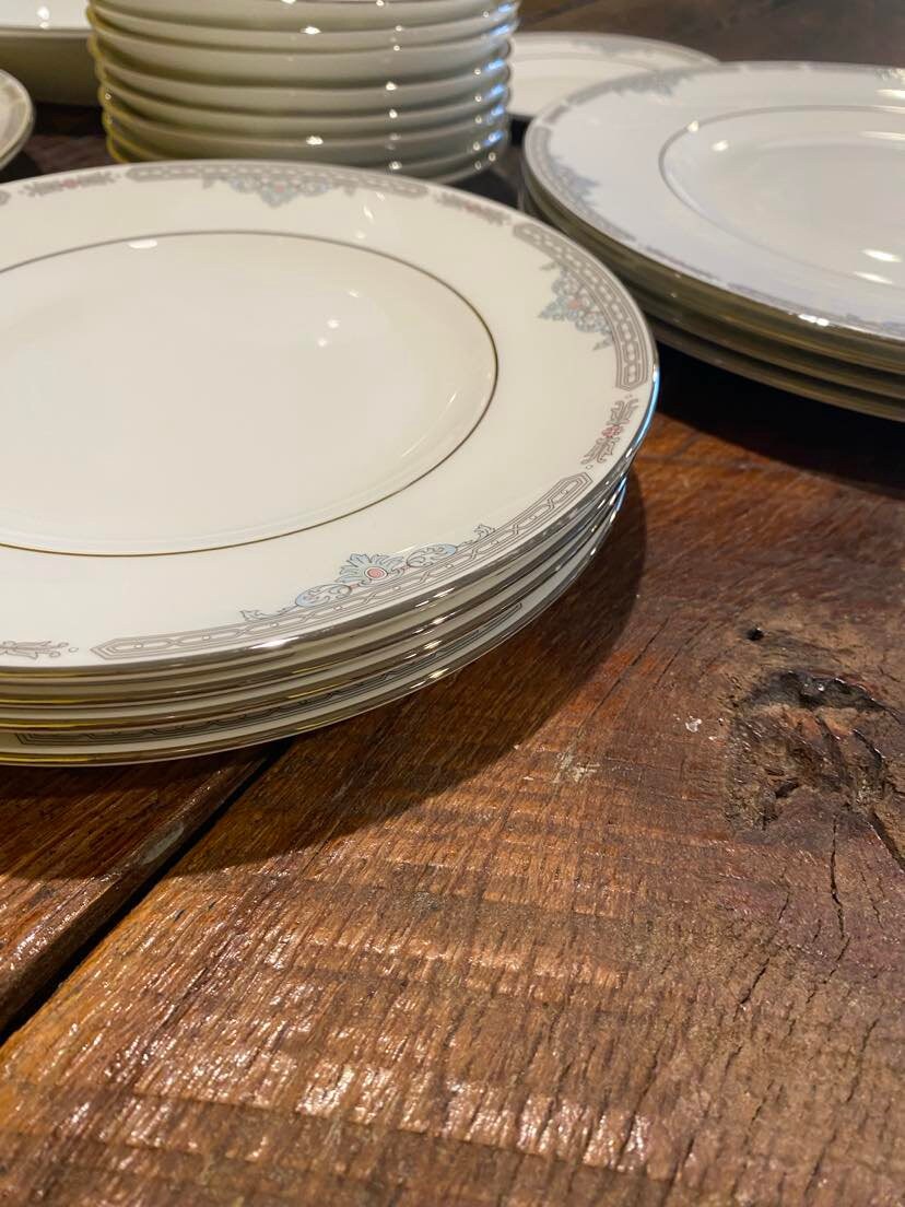 Vintage Wedgwood Kingsgate China Dinnerware Replacement Dinner Plates