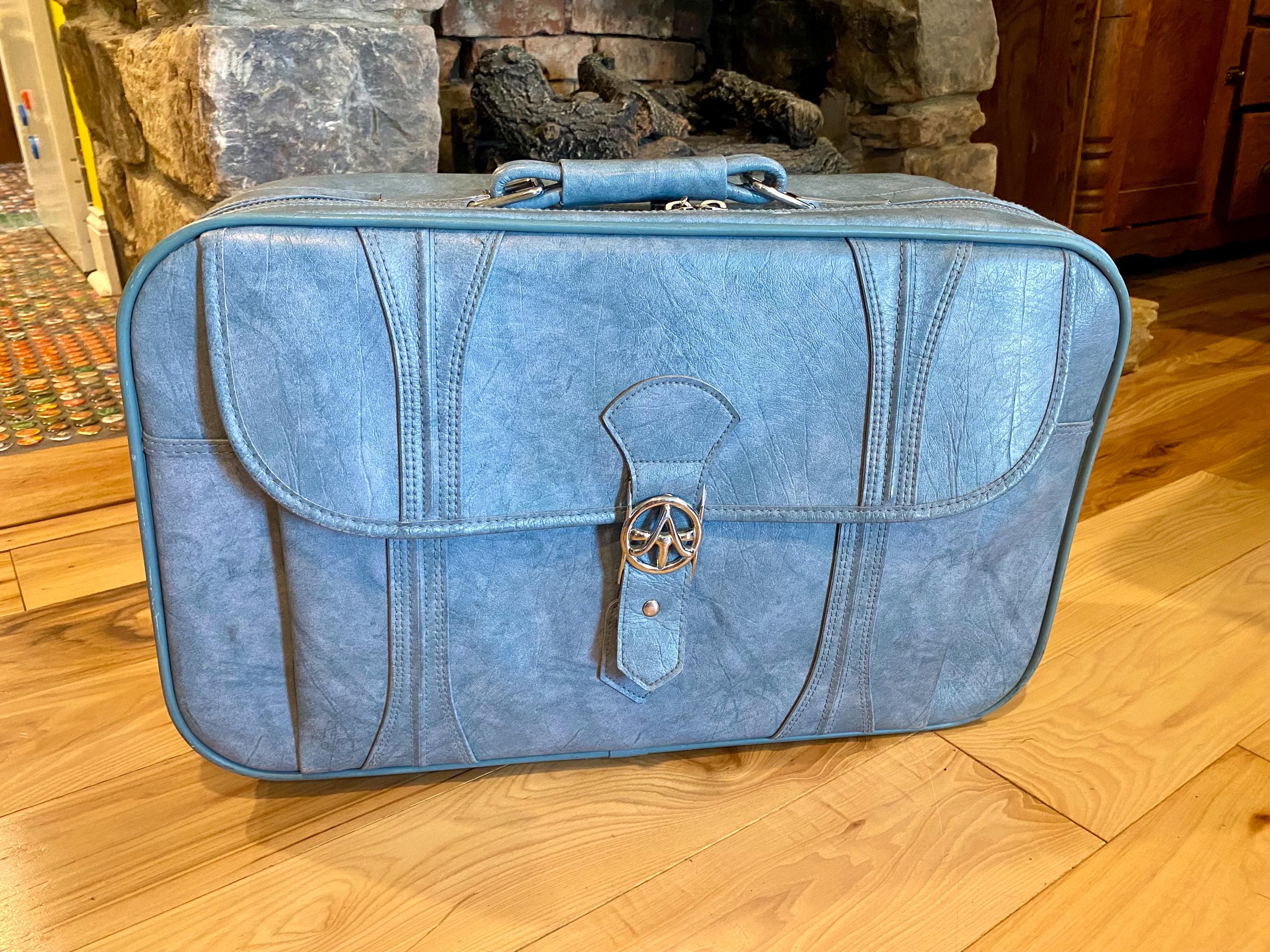 ビンテージ　パステルブルー　ウィッカーラック Vintage Sky Blue American Tourister Soft Shell Suitcase Carry-on