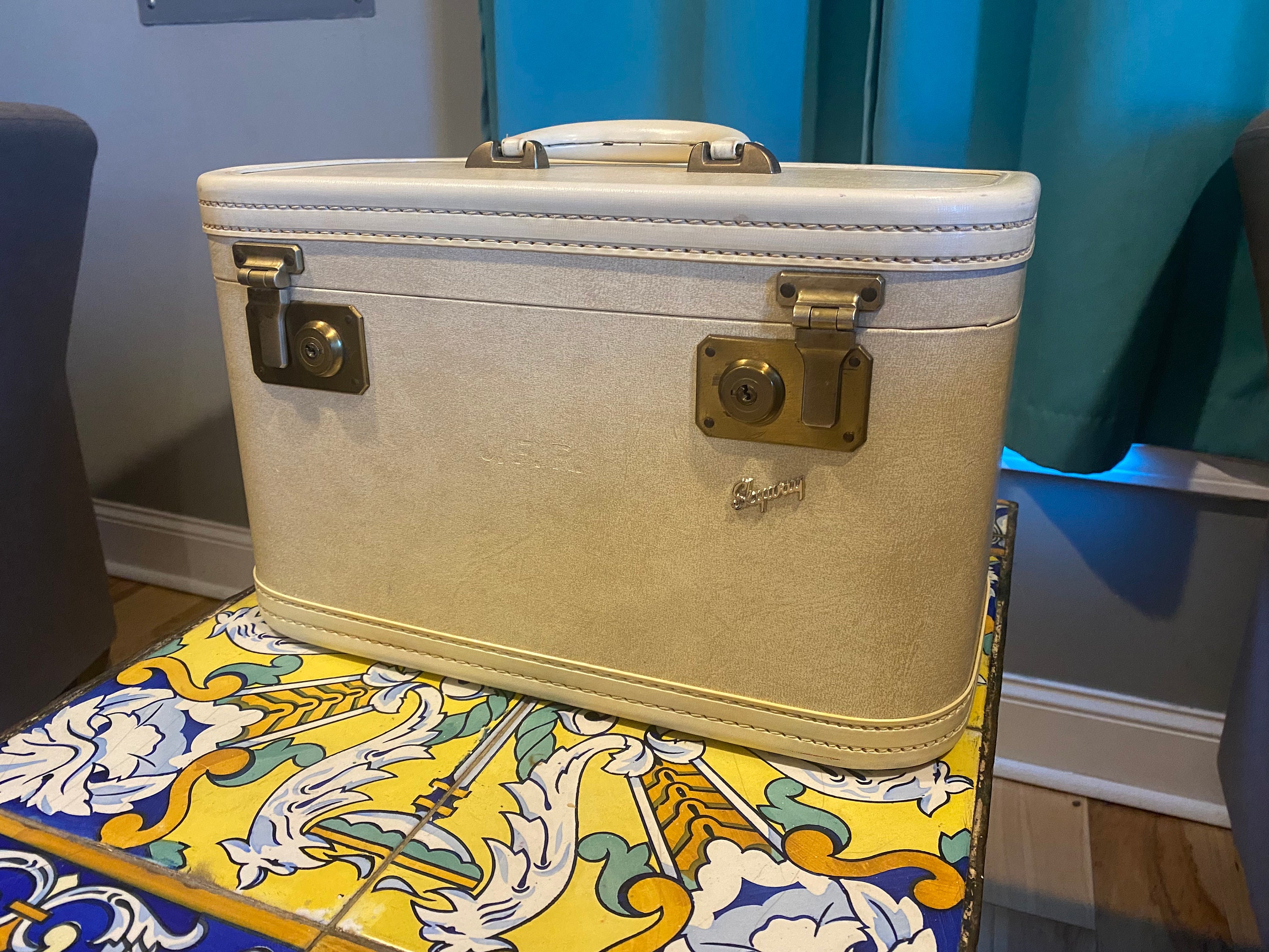 Large Vintage Skyway Train Case Travel Case Cosmetic Case Etsy