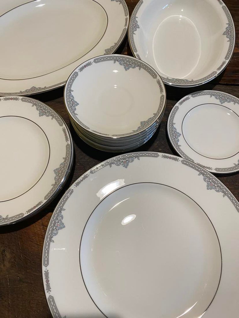 Vintage Wedgwood Kingsgate China Dinnerware Replacement Dinner Plates