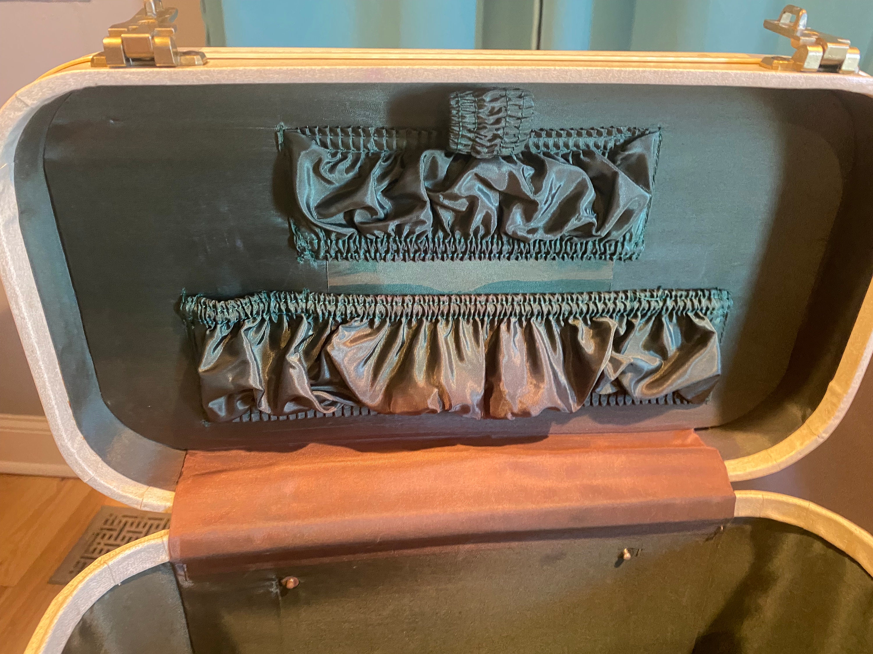 Large Vintage Skyway Train Case Travel Case Cosmetic Case Etsy