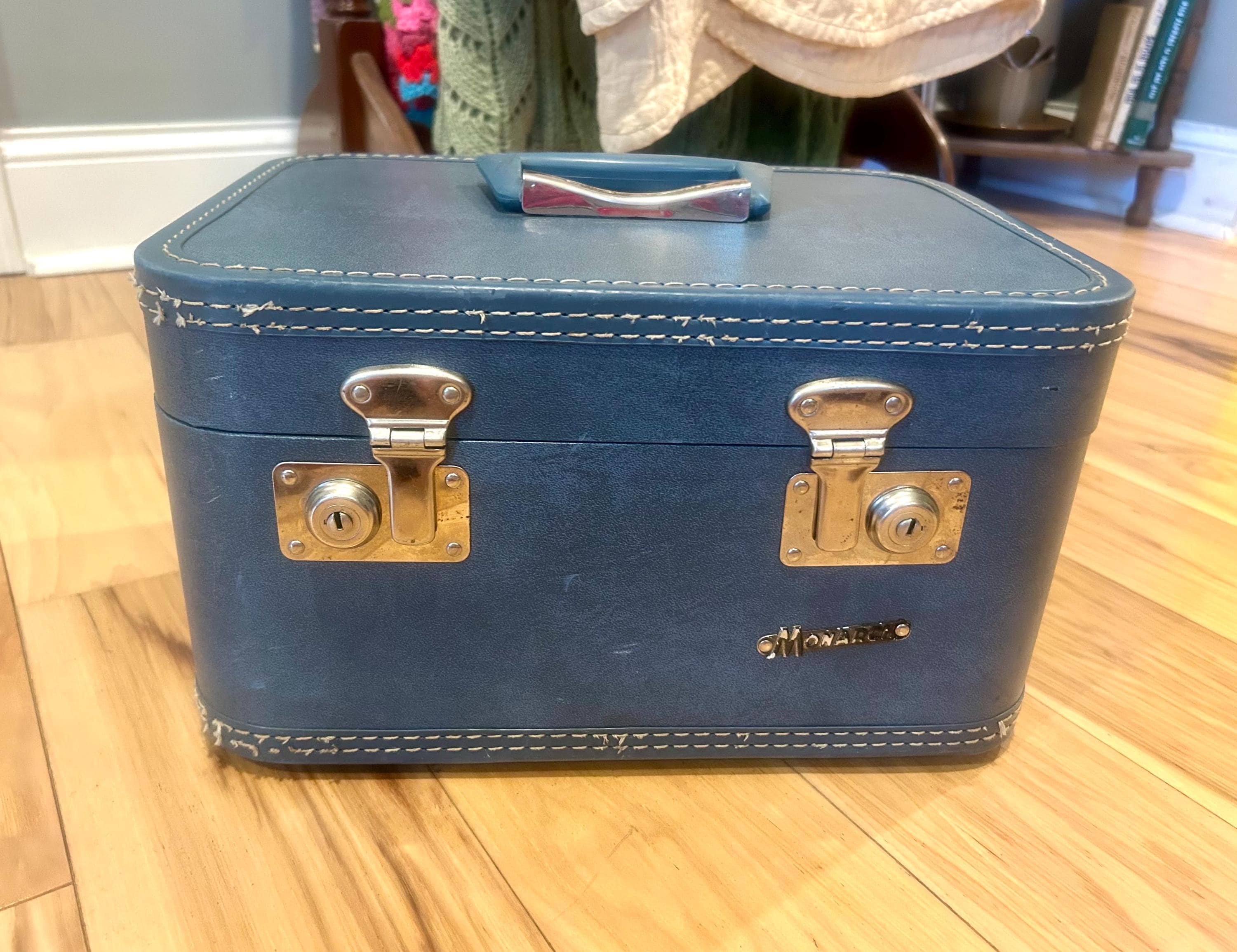 ヴィンテージアクセサリーケースHerbert L. Roe 青 Mid-century Blue Monarch Train Case- Vintage Hard Shell Luggage