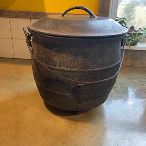 Large Antique Footed Cast Iron Cauldron Bean Pot with Lid and Handle No. 8 10 1/4
