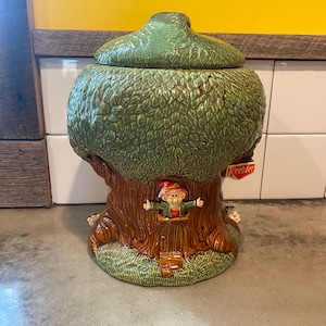 Vintage Keebler Elf Treehouse Ceramic Cookier Jar