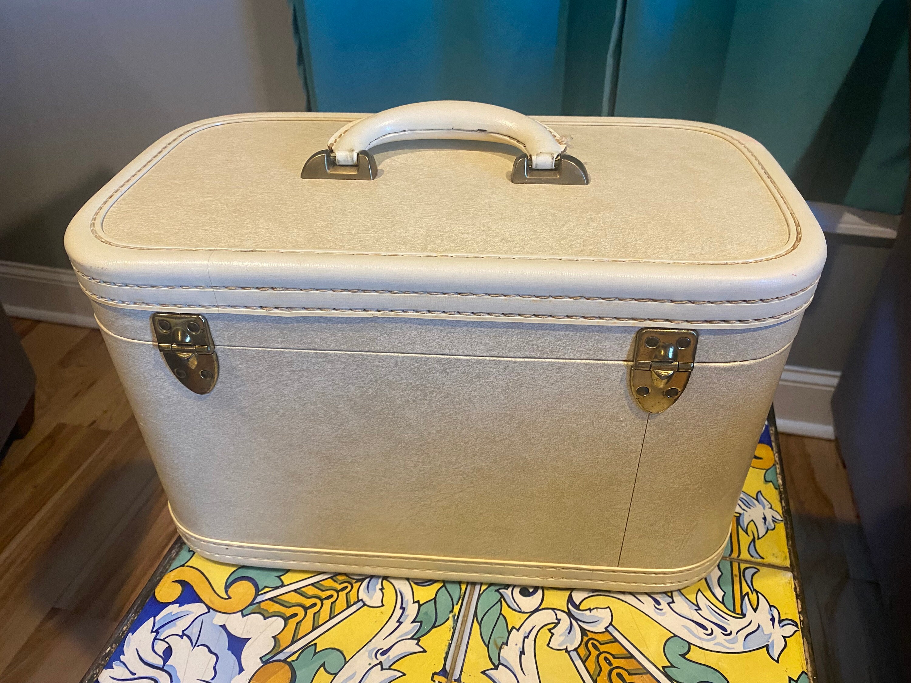 Large Vintage Skyway Train Case Travel Case Cosmetic Case Etsy