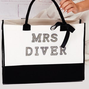 Custom Mrs Tote bag, Bride tote bag, Bachelorette bags, Bridesmaid bags, Bride gift, Bridal Shower gift, Large tote bags, Beach tote bags