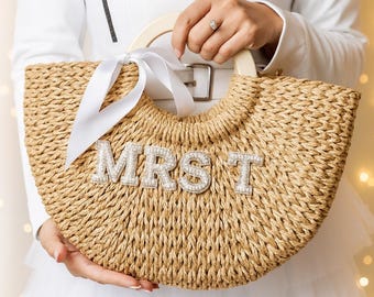 Bridal Straw Bag with Custom Name, Personalized Bride Bag, Mrs Tote for Wedding Day & Honeymoon, Bridesmaid Gift, Bachelorette Purse - hadle