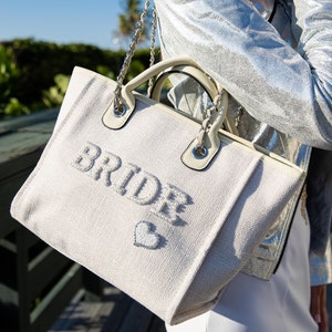 Mrs Custom Bag, Bride Tote bag, Bridal Gift, Bridesmaid tote bags, Honeymoon beach bag, Custom Bride Bag, Bachelorette totes - chain,pearls