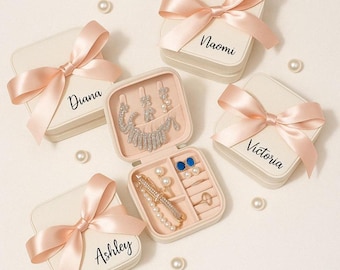 Bridesmaid Custom Jewelry Box, Personalized jewelry box, Bridal Party Gifts, Bride Gift, Gift for Her, Travel jewelry box, Bridesmaid gift