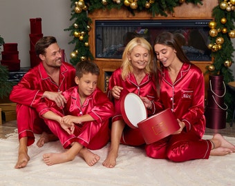 Christmas Satin Pjs for Family, Custom Satin Pajamas, Christmas Pajamas, Christmas Gift,  Satin Pjs, Personalized Pjs, Xmas Eve gift - L+L