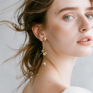 Statement minimalist wedding earrings , Gold flower dangle drop earrings,  Long floral bridal earrings, wedding earrings for boho bride