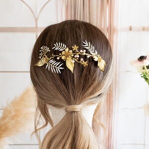 Boho wedding headpiece with flowers and leaves, Gold bridal hair comb with blush pink beads, Romantic hair accessory for updo.