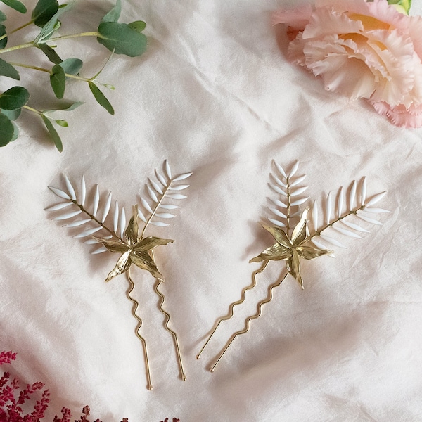 set of 2 enameled leaf and flower hairpins for naturalist bride, gold plated fern comb, set of bohemian bridal combs, hair jewelry hairpins