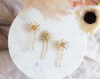 Modern Bridal hair pins with crystal stars, Gold hair comb for Celestial  wedding, starry versatile bridal hairpin set, hairpiece for updo