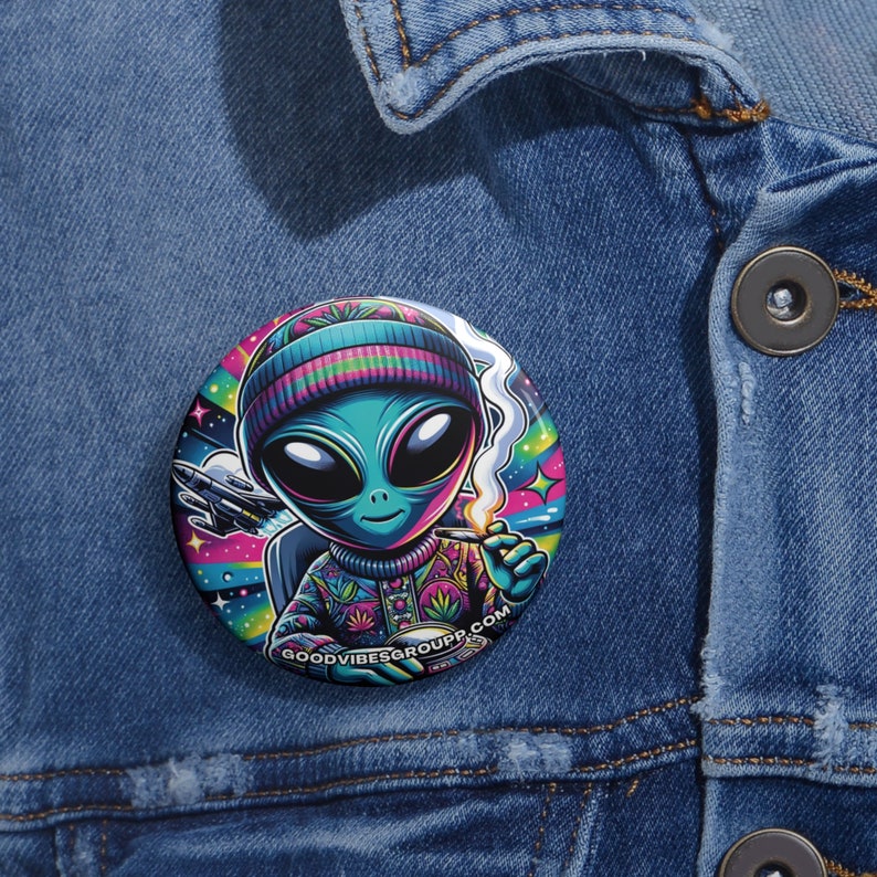 Alien Weed Pin Alien Smoking a Joint Stoner 420 Gift Metal Button 420 ...