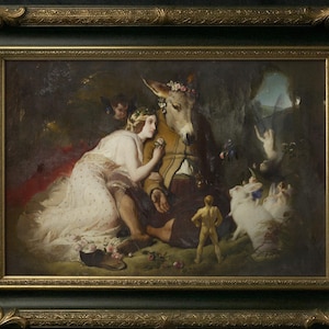 Puede incluir: Una pintura antigua enmarcada con un marco ornamental verde oscuro y dorado. La obra de arte representa una escena clásica con figuras en un entorno forestal. La pintura presenta a una mujer con un vestido blanco, un hombre y otras figuras en el fondo.