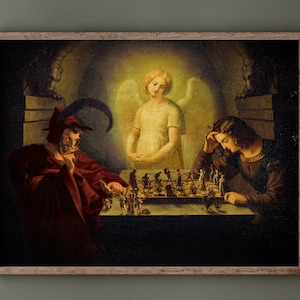 Può includere: Un dipinto incorniciato raffigura una partita a scacchi tra due figure, una in abito rosso e cappello cornuto, l'altra in abiti scuri, con un angelo che osserva. L'opera d'arte ha uno stile cupo e drammatico con un bagliore dorato.
