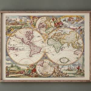 Op de afbeelding: Een ingelijste vintage wereldkaart print met een lichtbruine houten lijst. De kaart toont gedetailleerde illustraties en continenten in rood, groen en geel. Decoratieve elementen en tekst zijn inbegrepen. De tekst "historicalimages" is zichtbaar.